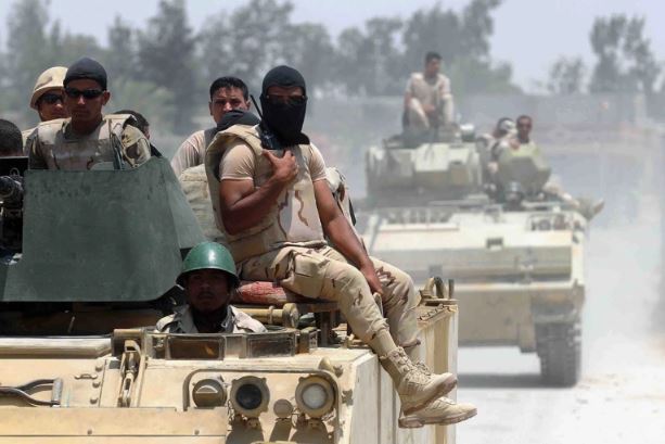 الجيش المصري يعلن مقتل ضابط و10 جنود في هجوم شرق قناة السويس