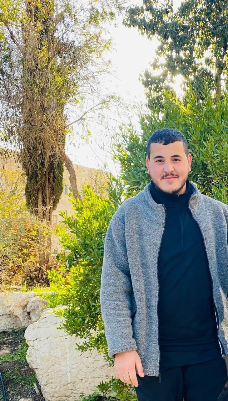 الاحتلال يفرج عن نجل الشهيد مصباح أبو صبيح بعد اعتقاله 35 يومًا
