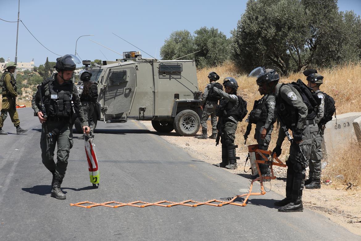الاحتلال يضيق على المواطنين عبر الحواجز العسكرية في القدس