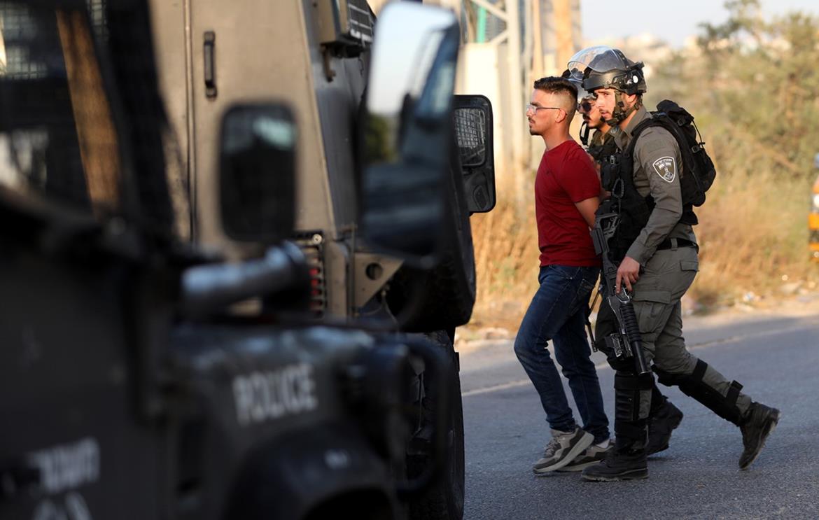 الاحتلال يعتقل 607 فلسطينيين في آب الماضي