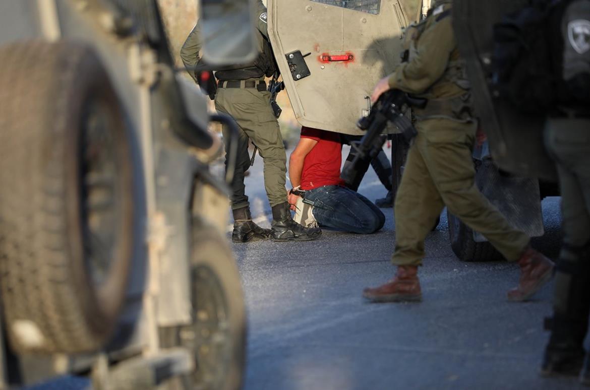 حملة اعتقالات إسرائيلية بالضفة تطال 18 مواطنًا