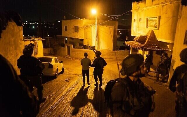مواجهات في طولكرم.. 8 معتقلين بالقدس والضفة