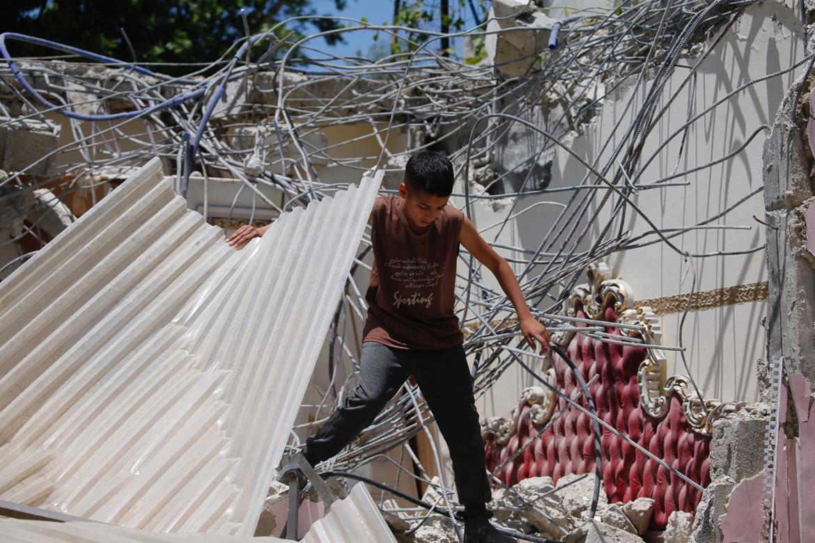 الاحتلال يهدم منزلين ومنشآت تجارية في القدس