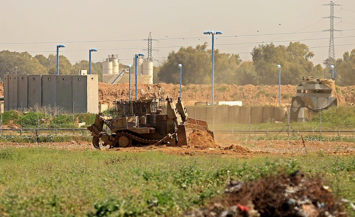 قوات الاحتلال الإسرائيلي تتوغل وسط غزة
