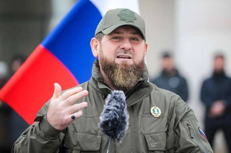 قديروف يعلن تطويق قوات كييف بمحيط بلدتى زولوتا وغورسكوى بلوغانسك