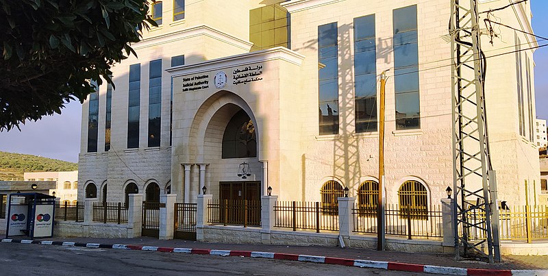 محكمة السلطة في أريحا تمدد اعتقال 3 معتقلين سياسيين