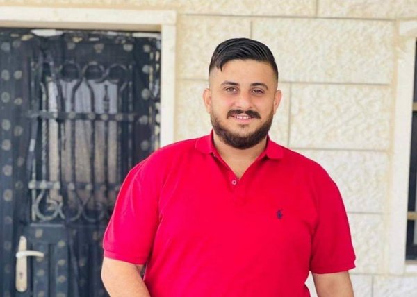 المعتقل السياسي لدى السلطة زيد حرب يخوض إضرابًا عن الطعام والماء