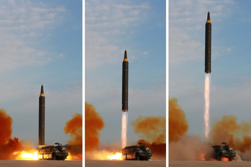 كوريا الشمالية تطلق صاروخا بالستيا تجريبيا