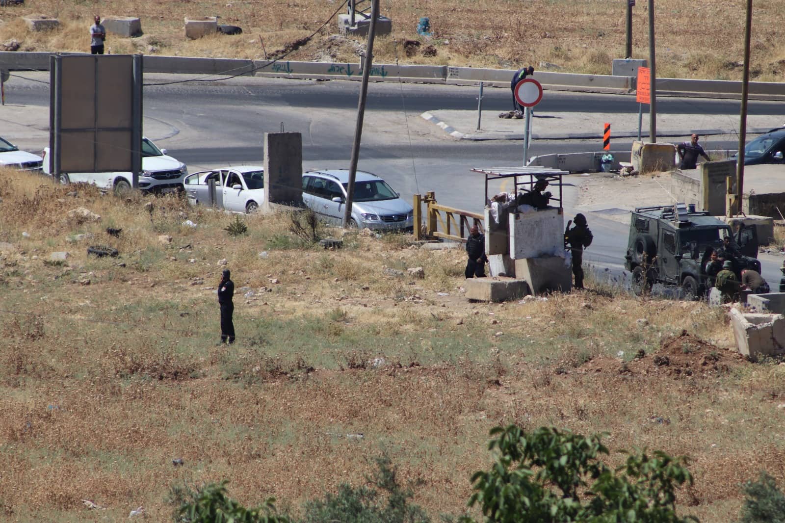فلسطيني يسيطر على سلاح ضابط إسرائيلي وينسحب قرب الخليل