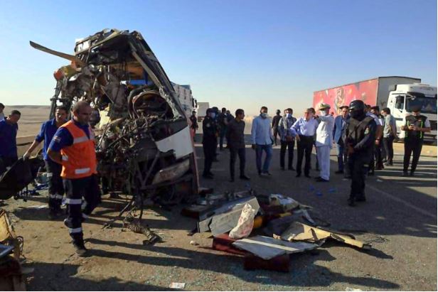 25 قتيلا و35 جريحا في حادث تصادم مروع جنوب مصر
