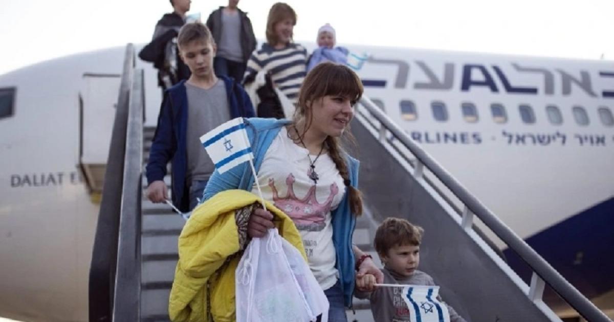 إعلام عبري: 20 ألف يهودي وصلوا إسرائيل من روسيا منذ بداية 2021