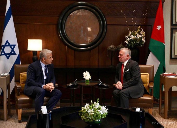 ملك الأردن يلتقي رئيس وزراء الاحتلال في عمّان