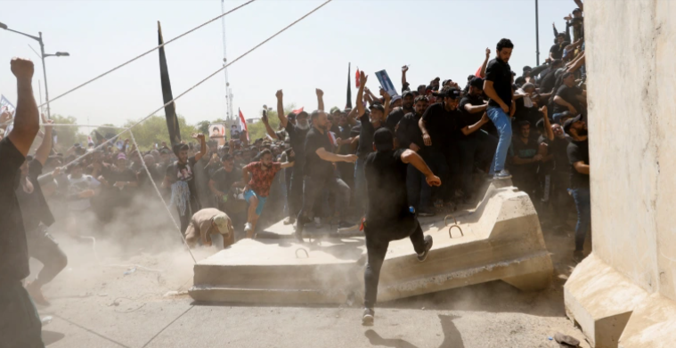 حشود الصدر في بغداد لمنع جلسة محتملة للبرلمان