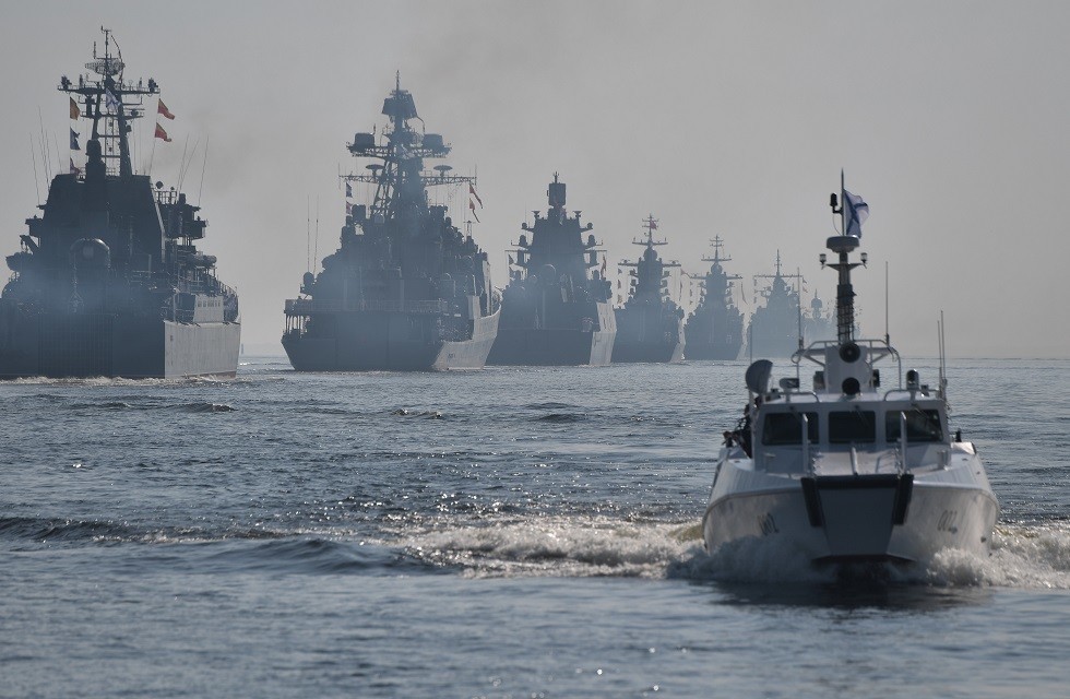 موسكو تؤكد استهداف أسطولها بالقرم وتوقف احتفالات يوم البحرية