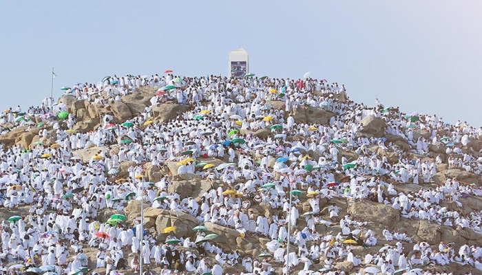 مليون حاج على جبل عرفات لأداء الركن الأعظم