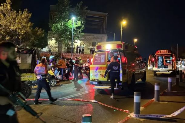 استغرقت 10 ثوان .. إصابة 9 مستوطنين بعملية إطلاق نار في القدس