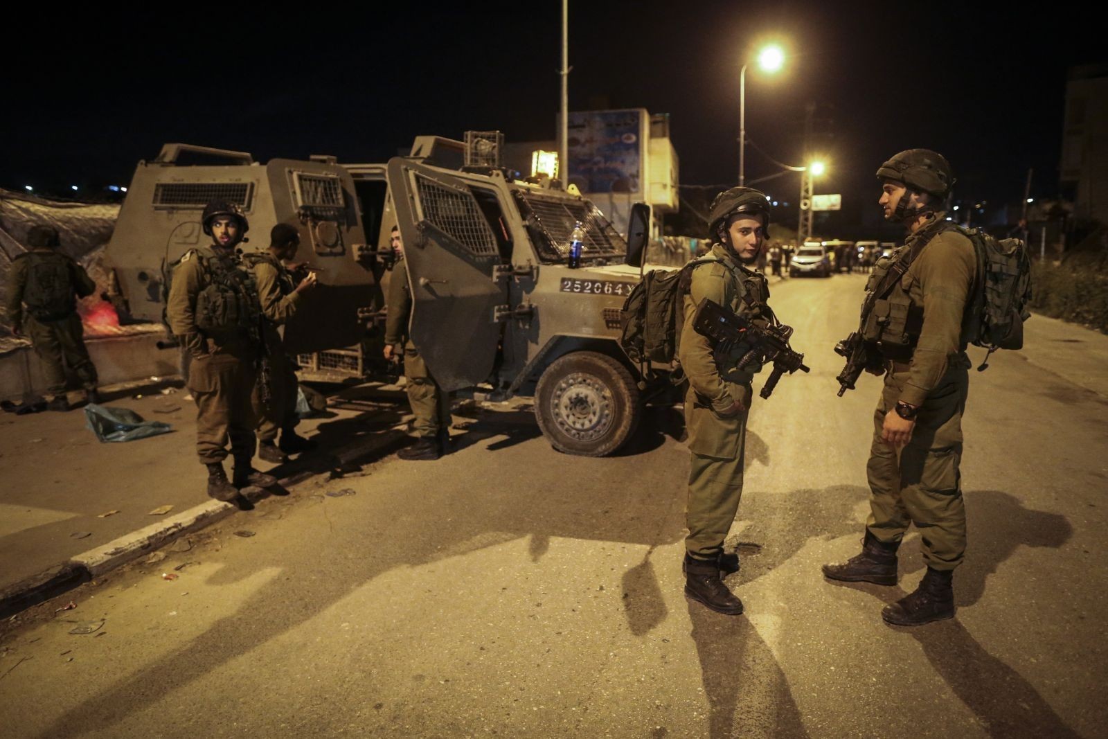 الاحتلال يشن حملة اعتقالات واسعة خلال اقتحامه مدن الضفة الغربية