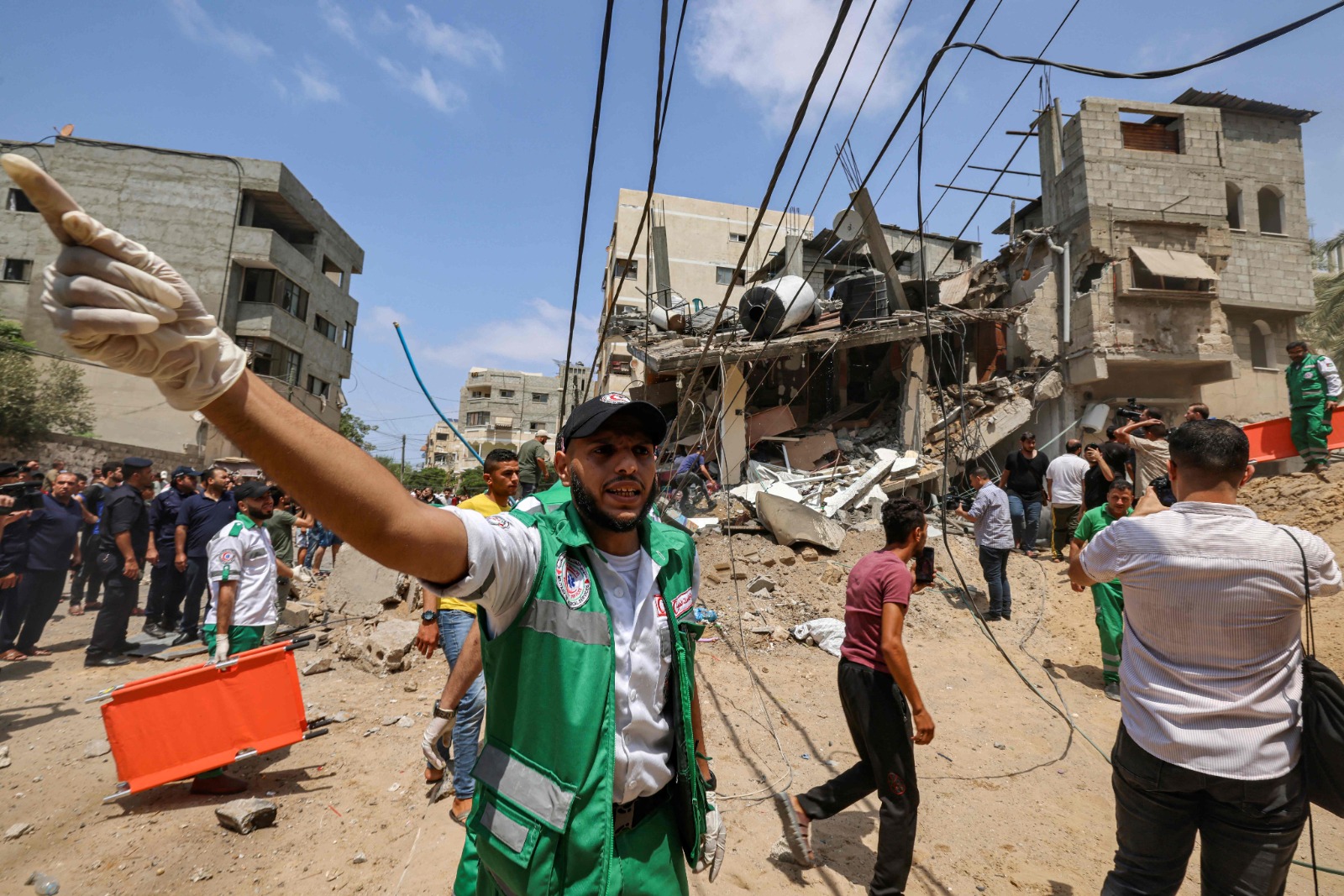 اليوم الثاني للعدوان على غزة.. غارات مكثفة والمقاومة تتصدى