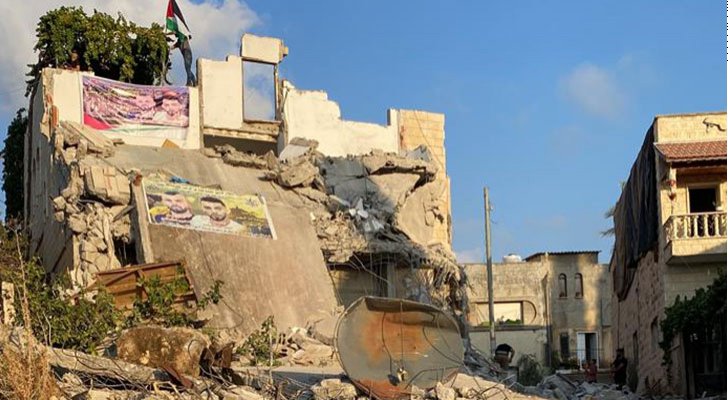 الاحتلال يهدم منزل عائلة فلسطينية شرق الخليل