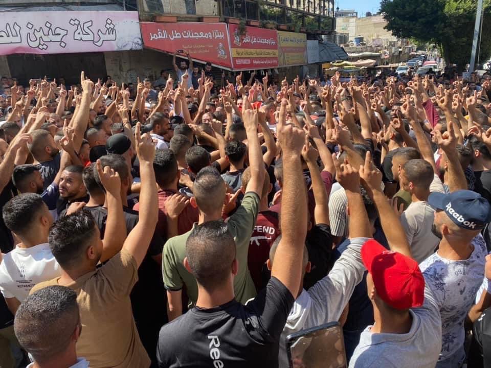 جماهير غفيرة تشييع شهداء جنين وإضراب شامل في الضفة الغربية