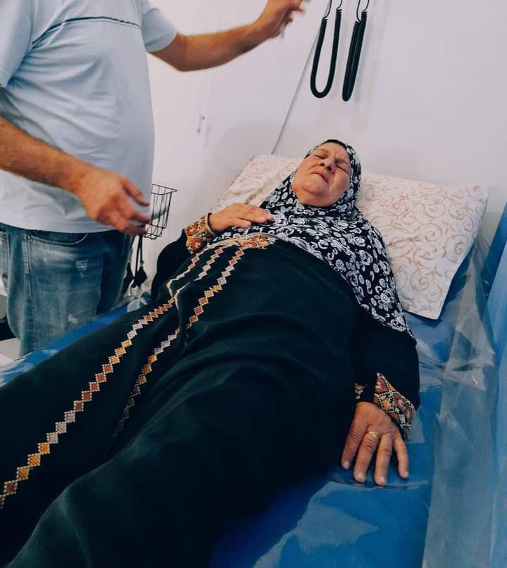 نقل والدة المعتقلين السياسيين سعد وجهاد وهدان إلى المستشفى