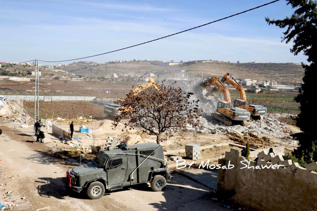 الاحتلال يهدم 4 منازل في الخليل وغرفًا زراعية شرق قلقيلية