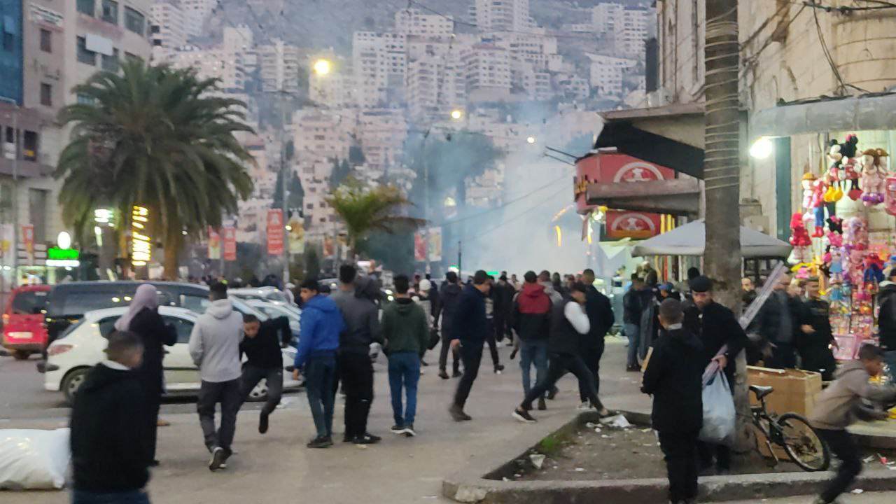فصائل المقاومة تدين قمع السلطة مسيرة ضد الاعتقال السياسي في نابلس