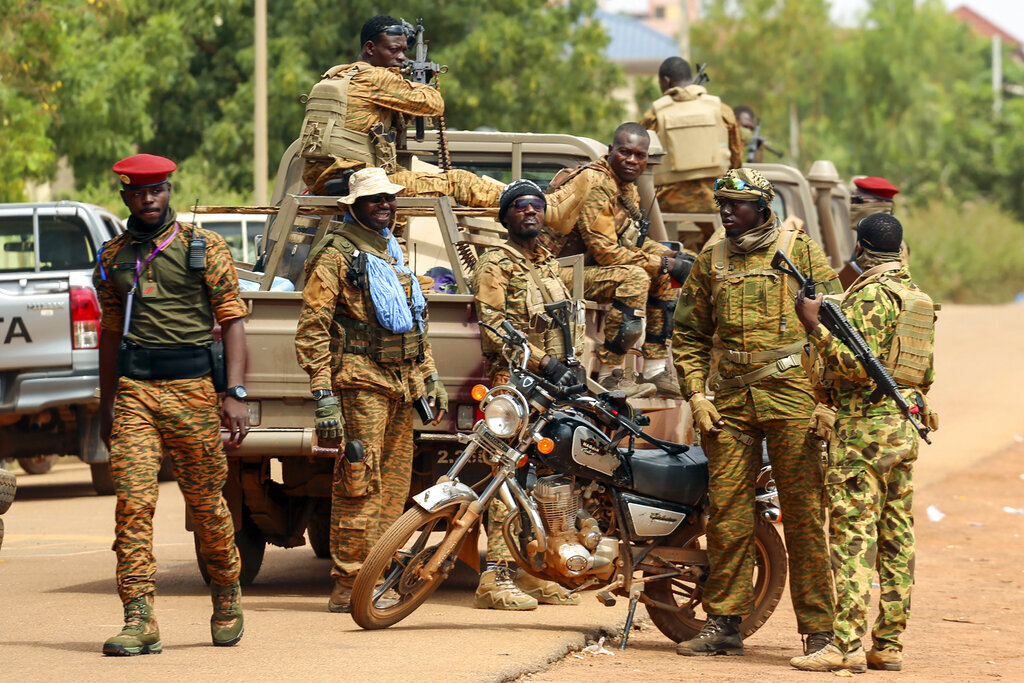 فرنسا تسحب قواتها من بوركينا فاسو خلال شهر