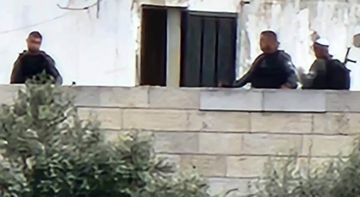 بدأ خطة لهدم 14 منزلًا شرق القدس.. الاحتلال يغلق منزل منفذ عملية سلوان