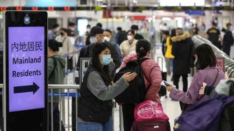 الصين تفتح مطاراتها وحدودها أمام العالم بعد إلغاء قيود كورونا