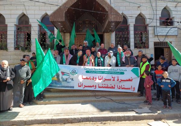حماس تنظم في الزوايدة وقفة تضامنية مع الأسرى ونصرة للقدس والضفة