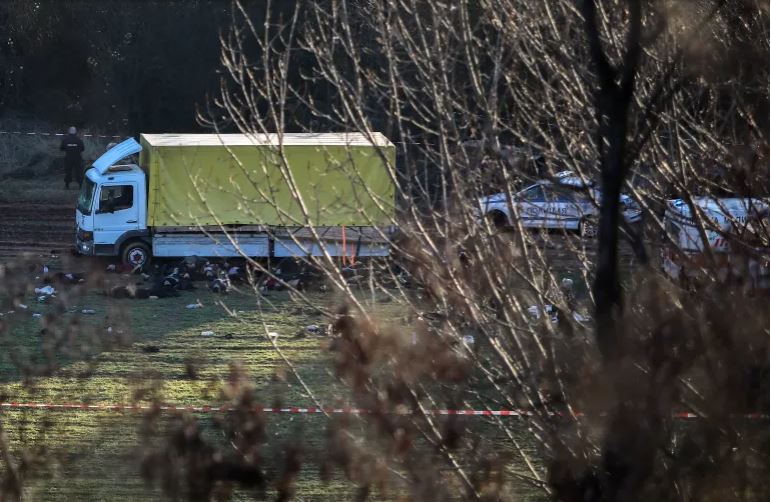 ضمن مآسي الهجرة .. وفاة 18 مهاجرًا اختناقًا بشاحنة قرب صوفيا