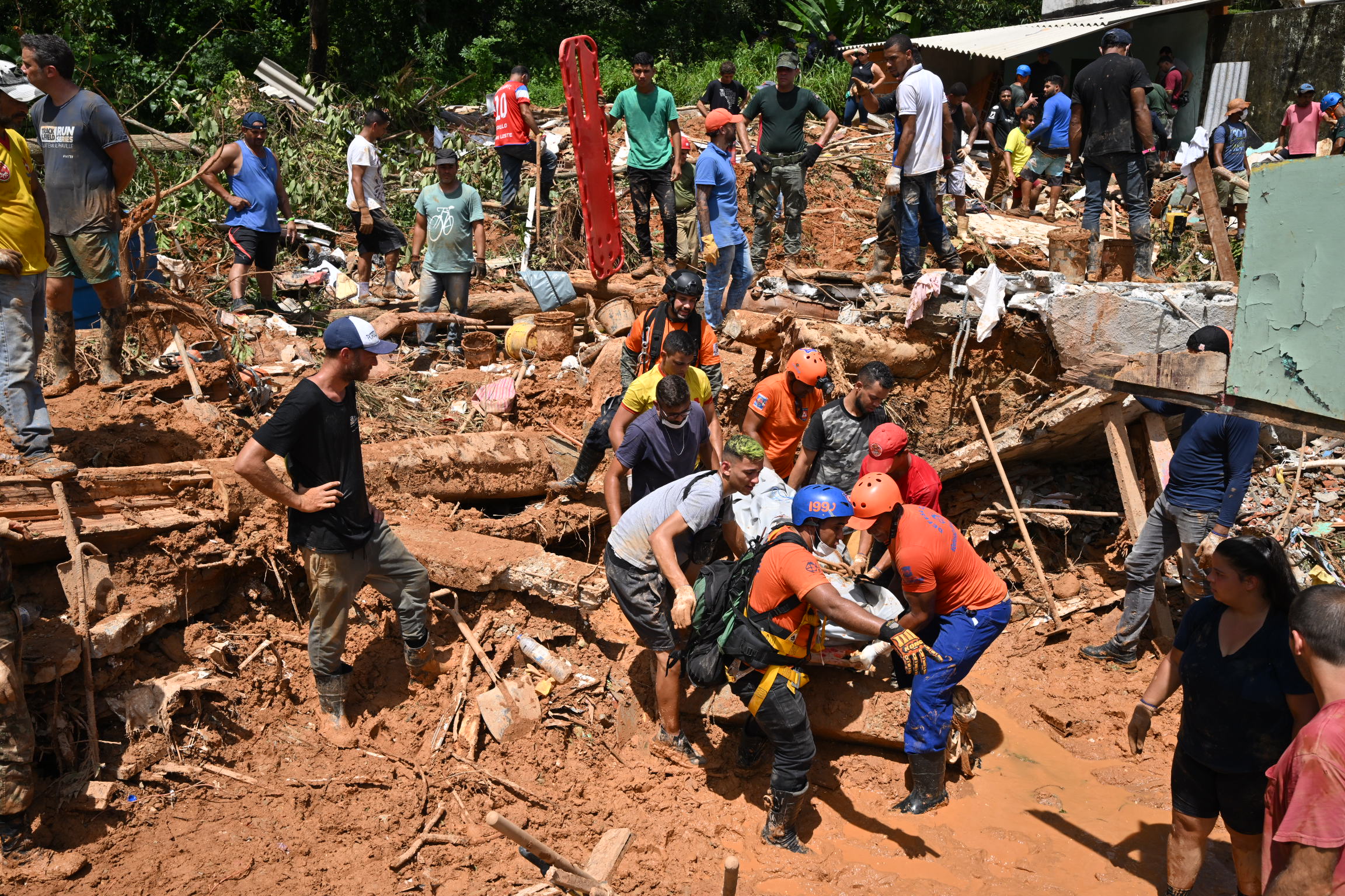 ارتفاع عدد قتلى فيضانات البرازيل إلى 44