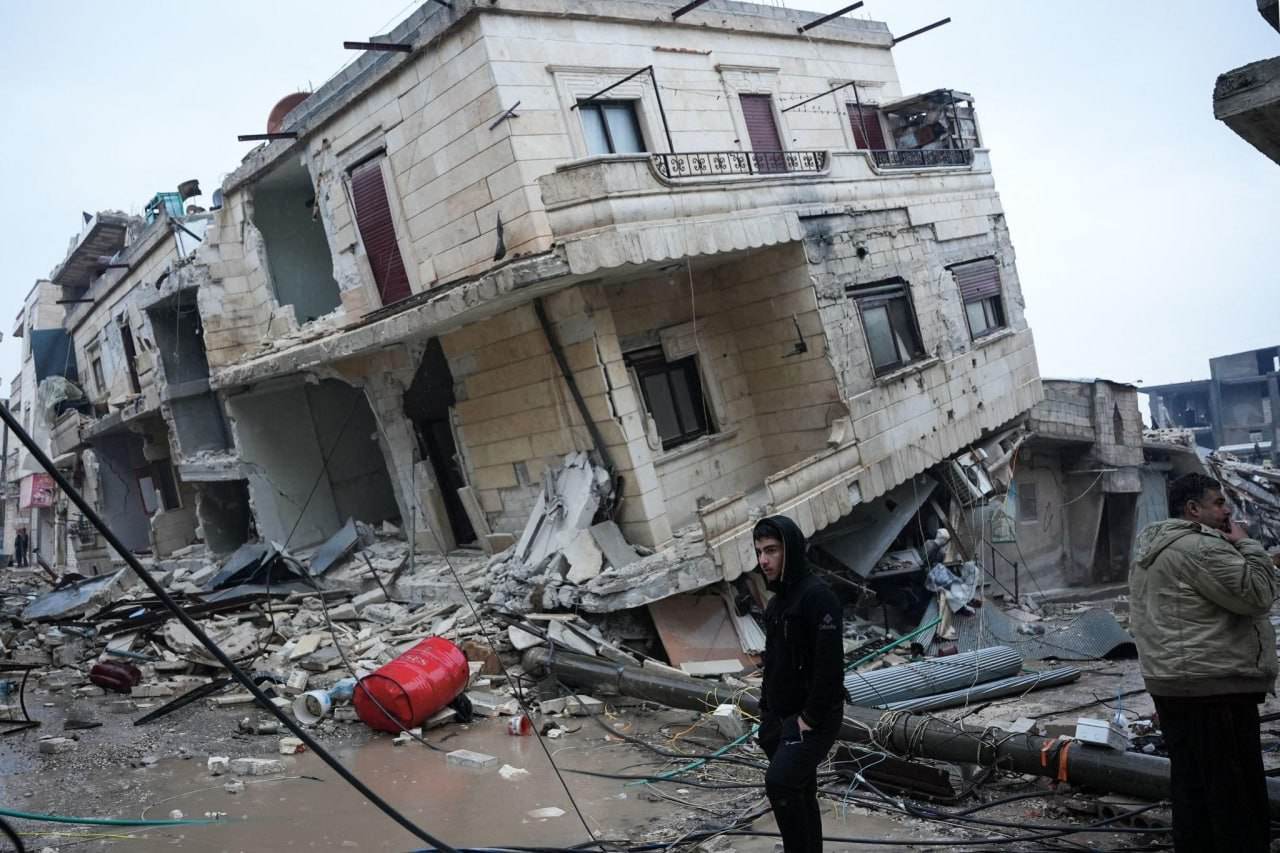 ارتفاع عدد ضحايا الزلزال في تركيا إلى  1498
