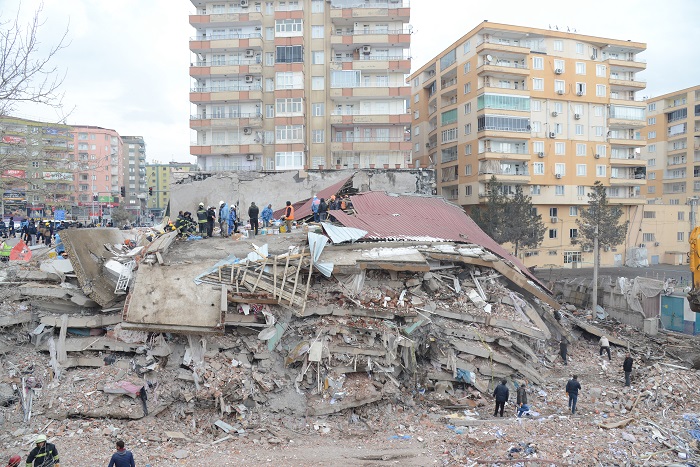 خبير إيطالي: زلزال تركيا حرك البلاد 3 أمتار نحو الغرب