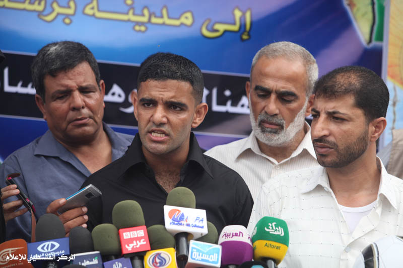 السرسك يجدد موقفه من تلبية دعوة برشلونة ويربطها بعدم حضور شاليط
