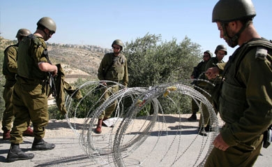 الاحتلال اختطف سبعة فلسطينيين عند حاجز بيت حانون خلال 2012