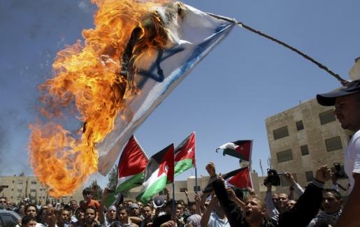الأردن: العبيدات ترد على تعيين ابنها سفيرًا في الكيان بمهرجان لبيك يا أقصى