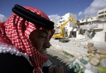 الاحتلال يواصل تهويد الاغوار ويخطر بهدم منزل