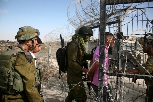 تقرير: معظم الأسرى الفلسطينيين اعتقلوا العام الحالي على خلفية تلقي أموال