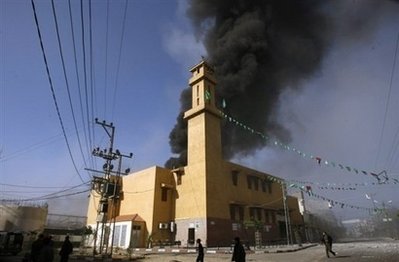 الأوقاف تستنكر قصف الاحتلال مسجدين شرق خان يونس