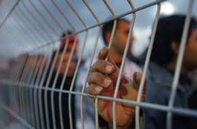 18 أسيرا في سجون الاحتلال يصارعون الموت وسط إهمال طبي