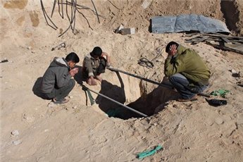 إصابة مواطنين بغزة سقطا بنفق على الحدود مع مصر