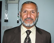 النائب محمد مطلق يستنكر إقدام أمن السلطة على تعذيب نجله