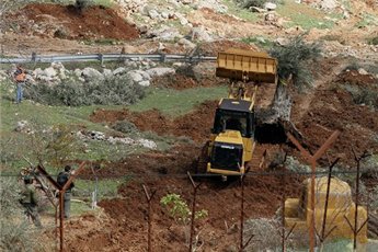 الاحتلال يجرف أراضي زراعية في بيت لحم