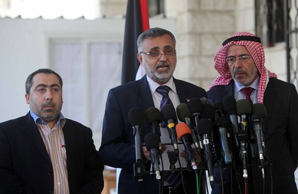 عوض: جهود الحكومة متواصلة مع العديد من الدول لحل جذري لأزمة الكهرباء