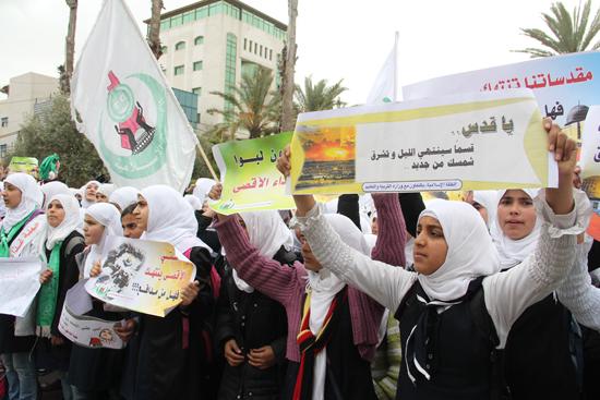 وقفة نسائية في غزة تضامنًا مع القدس والأقصى