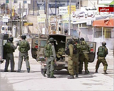 الاحتلال يقتحم بلدات فلسطينية في قلقيلية وجنين ويستجوب سكّانها