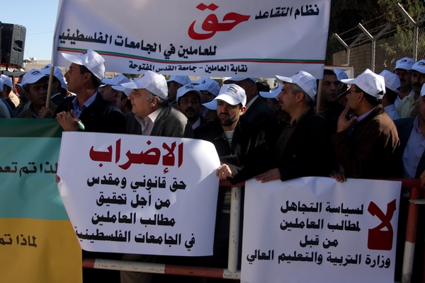 العاملون بالجامعات الحكومية يضربون لتنكر فياض لحقوقهم