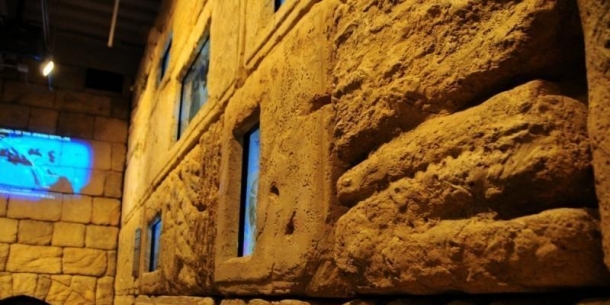 تكريس أسطورة المبكى بمجسم لحائط البراق بنيويورك